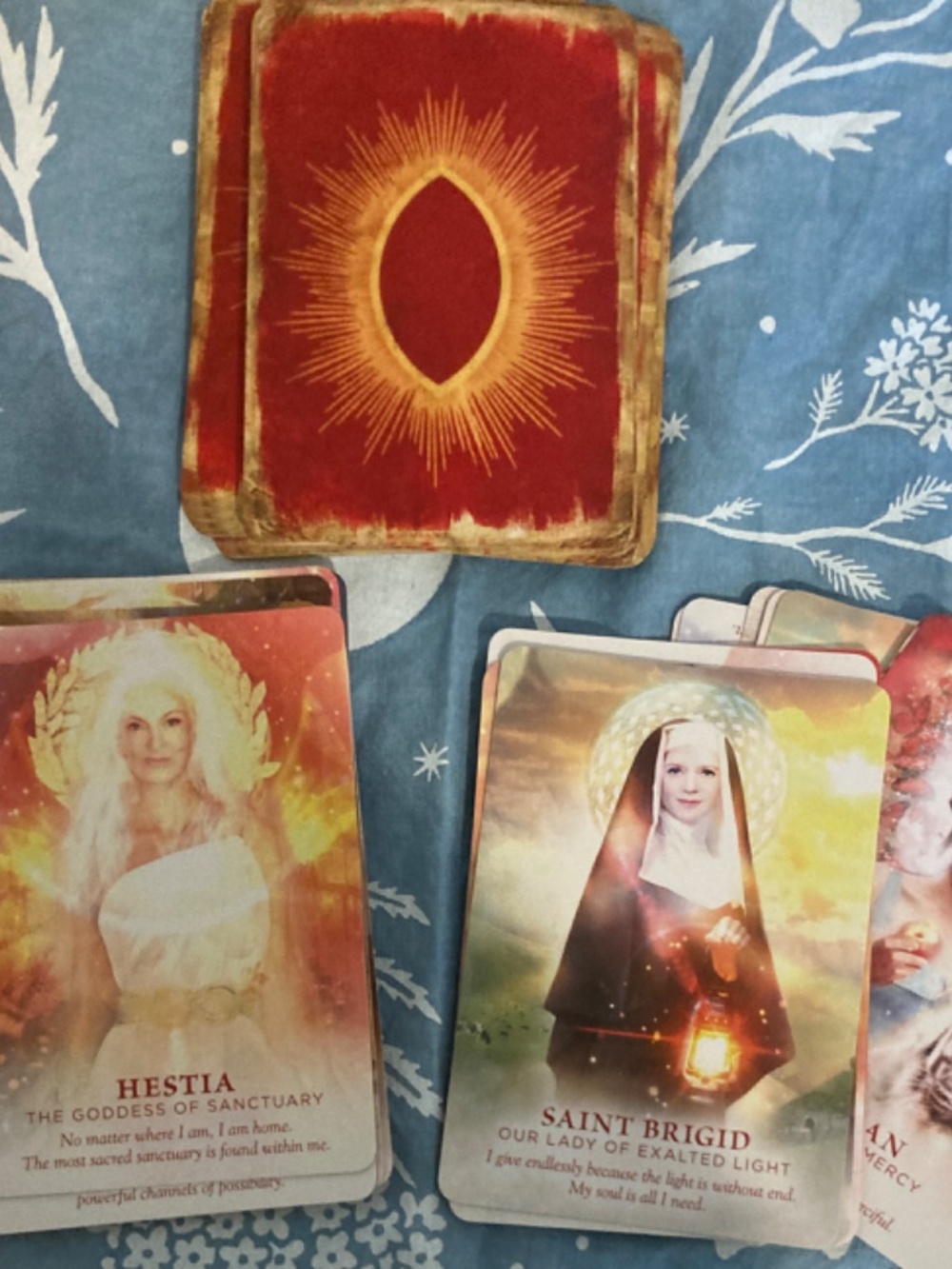 NEW. Divine Feminine Oracle Deck - Picture 2 of 2